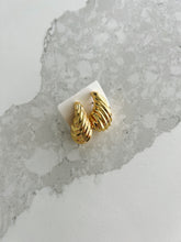 Load image into Gallery viewer, Shell Drop 18K Gold Earrings
