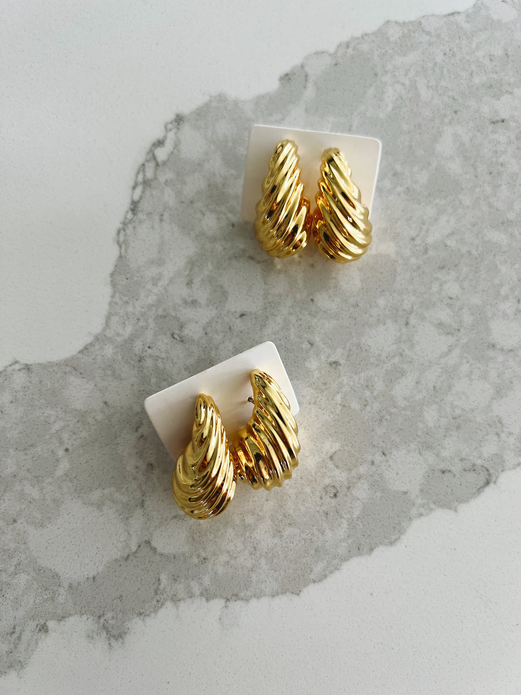 Shell Drop 18K Gold Earrings